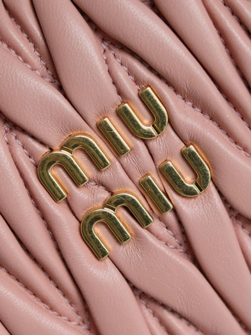 Miu Miu. dimensions 23